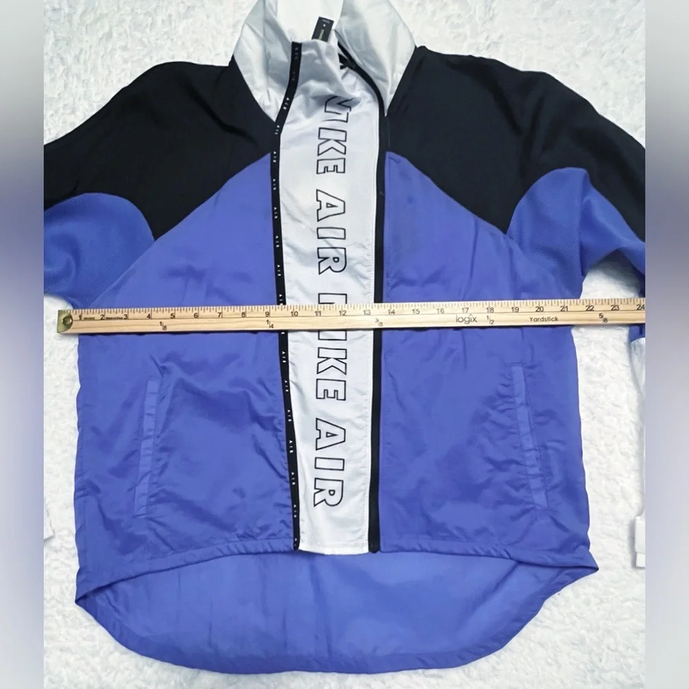 Nike Air NWT Medium Lightweight Water-Repellent Logo Running Jacket - Picture 9 of 9